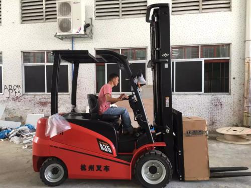 广州捷诚：蓄电池叉车