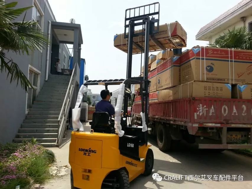叉车电瓶与车体产生电压且有火花的可能原因分析