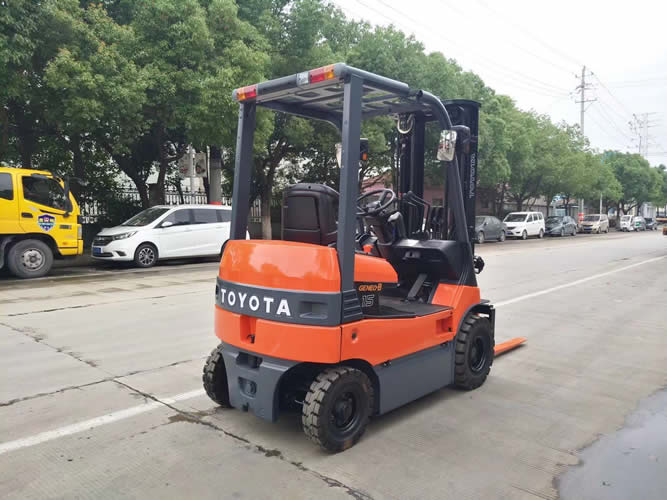 丰田1.5吨电动叉车