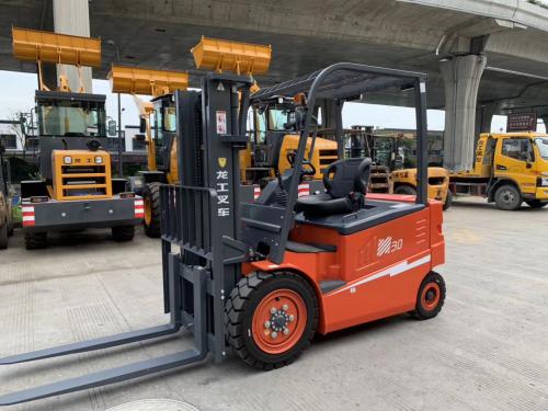 诺嘉:龙工电瓶叉车