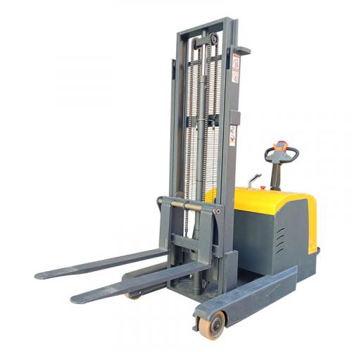 全电动堆高车报价_长沙全电动堆高车-新牛盾全电动平衡重山地堆高车怎么样