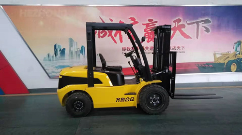 齐鲁合众内燃平衡重式叉车