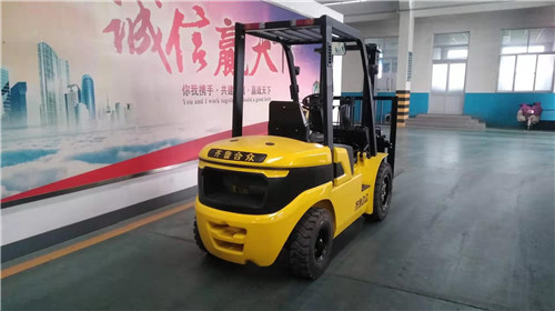 齐鲁合众内燃平衡重式叉车