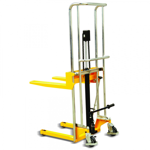 佰拓：轻型手动堆高车