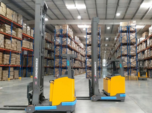 永恒力电动前移式叉车