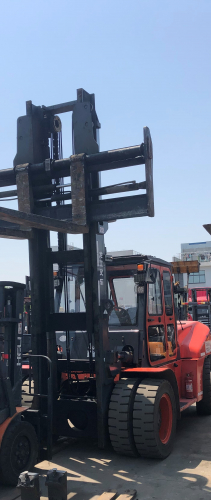 转让一台龙工10吨叉车,国三发动机,3米6门架,手续齐全