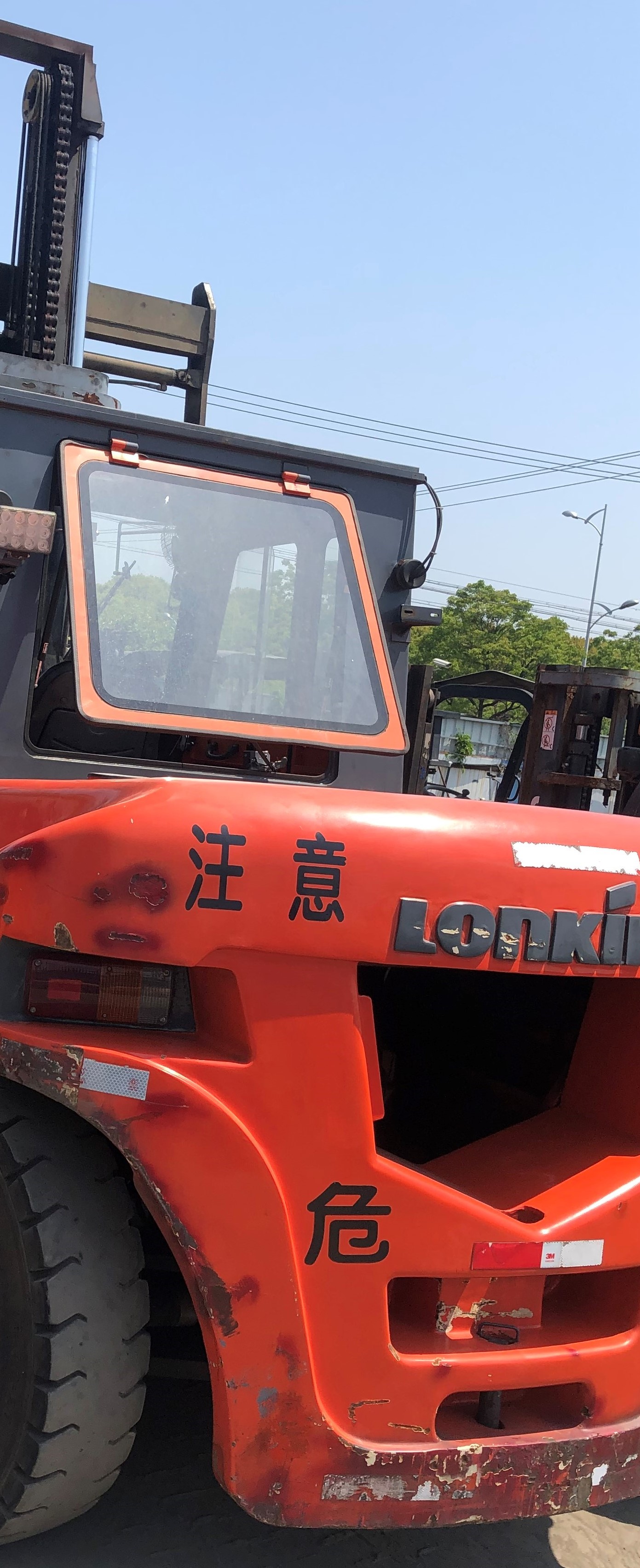 转让一台龙工10吨叉车，国三发动机，3米6门架，手续齐全