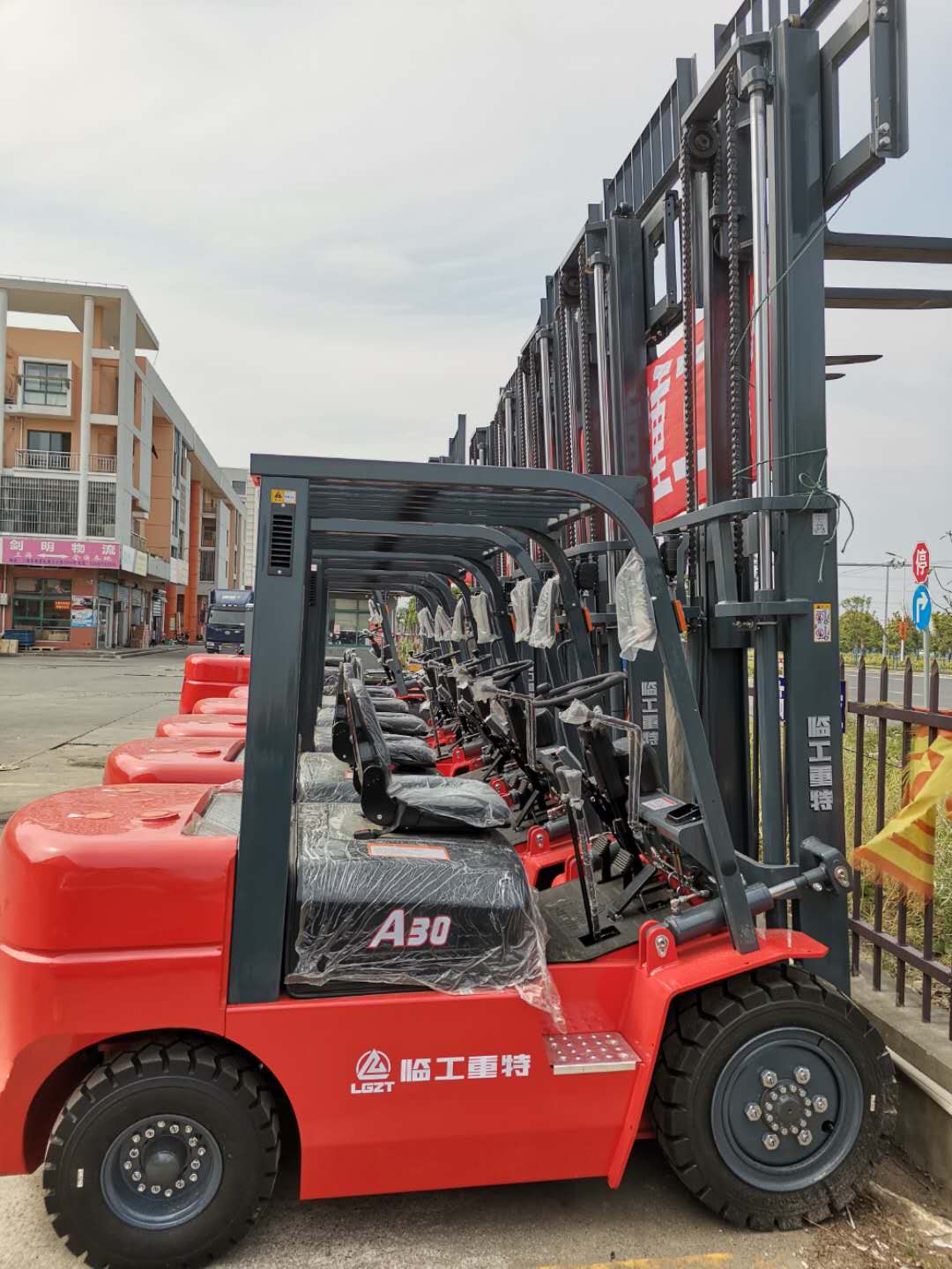 临工叉车FD3.8锂电电动平衡重式叉车