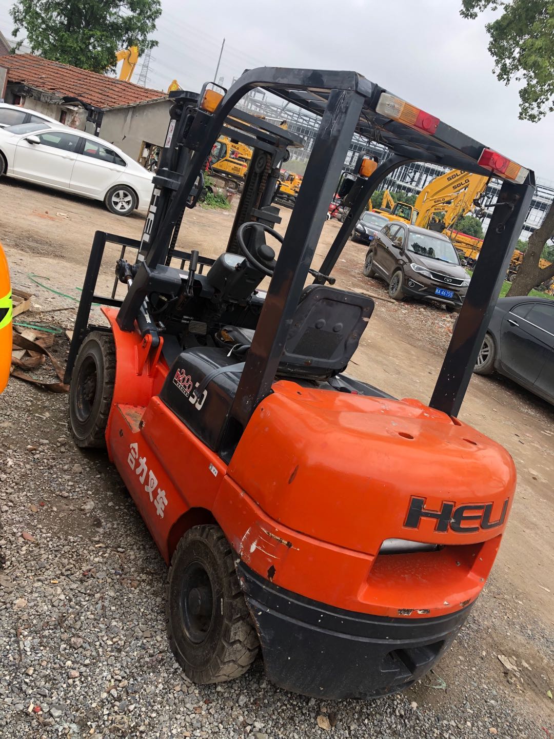 出售二手合力3米门架叉车一台，配50铃发动机