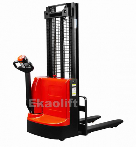 步行式电动堆高车