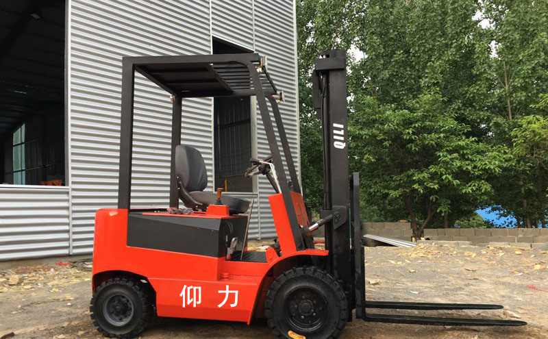 仰力电动叉车