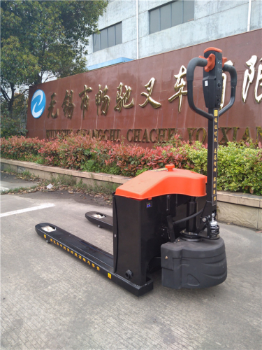 畅驰：全自动电动堆高叉车