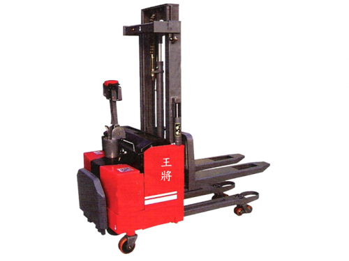 自走式电动堆高机