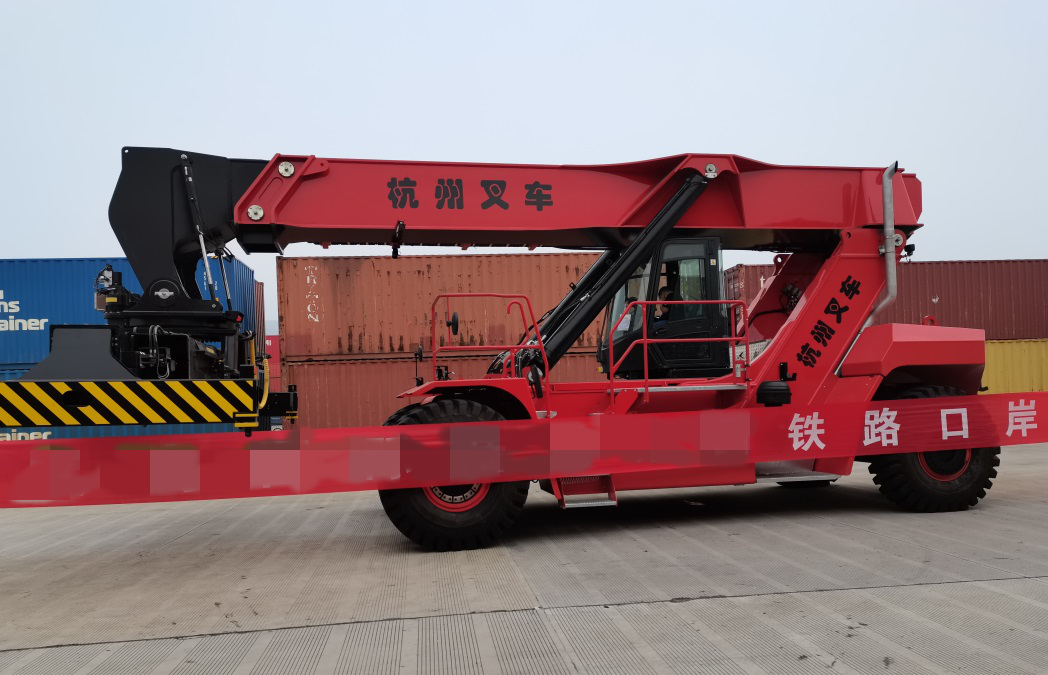 杭叉45吨正面吊告诉你:什么叫豪华!