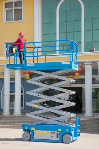 江河:10米剪叉式高空作业平台