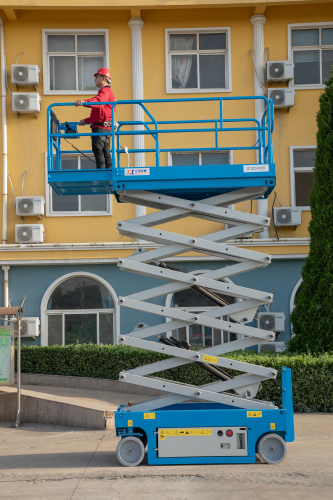 江河:10米剪叉式高空作业平台