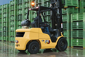 卡特彼勒  紧凑型液化石油气叉车GP15-35（C）N-_中国叉车网(www.chinaforklift.com)