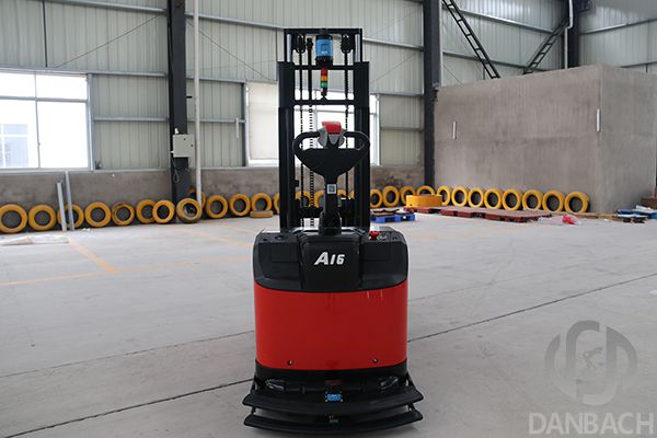 AGV厂家,堆垛式AGV无人叉车