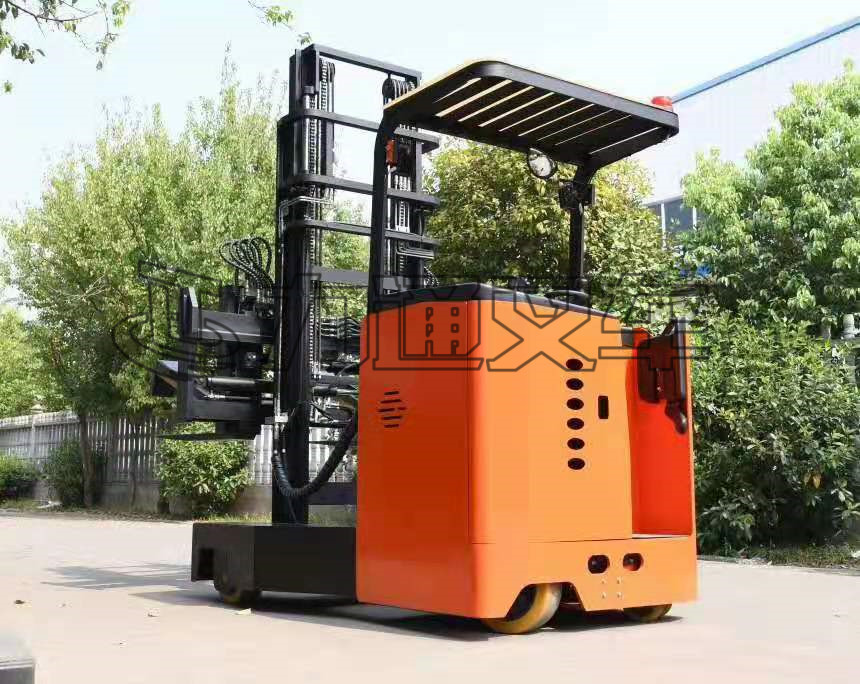 窄通道三向堆垛叉车