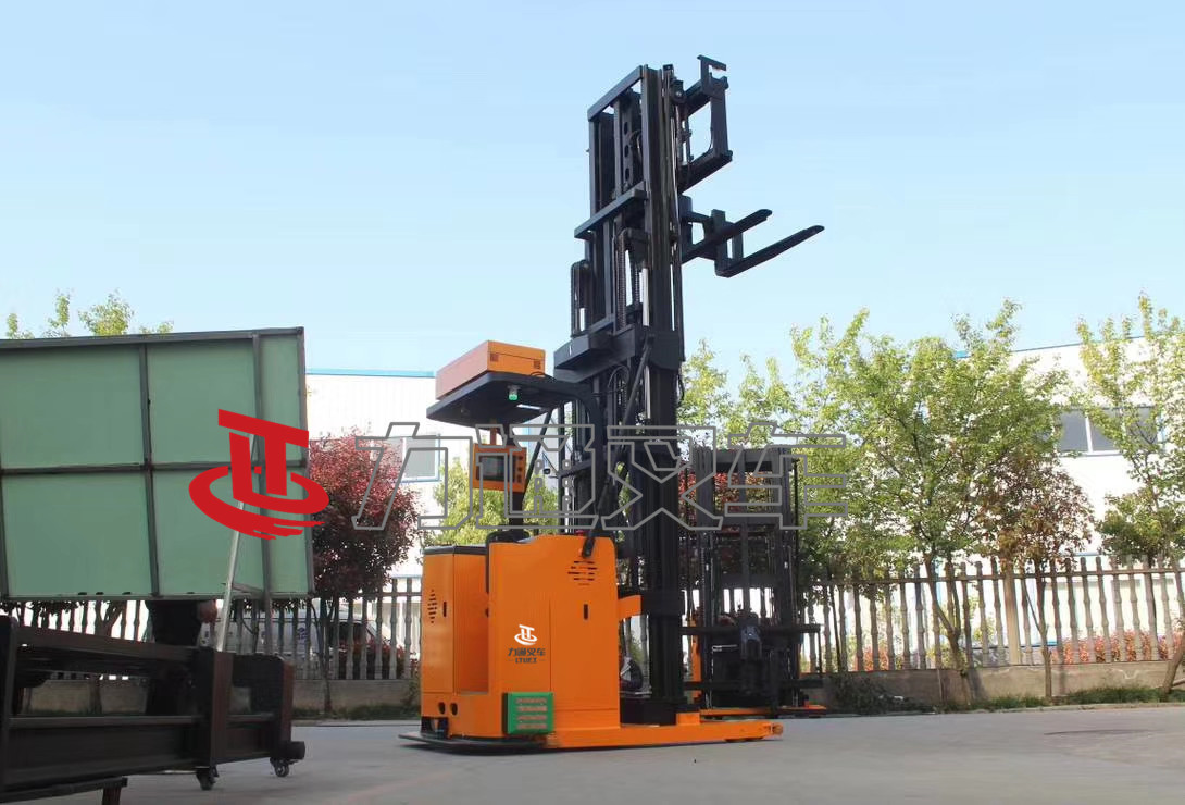 窄通道三向堆垛叉车