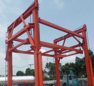 基澎：连体式集装箱吊机BSLD300