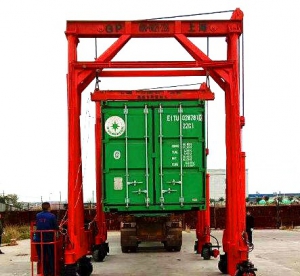 基澎：倾斜型吊机BSTD400