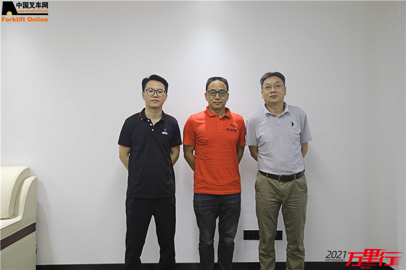 优质优服,实况定制-中叉网-2021叉车和移动机器人安全、质量万里行走进重庆野象科技