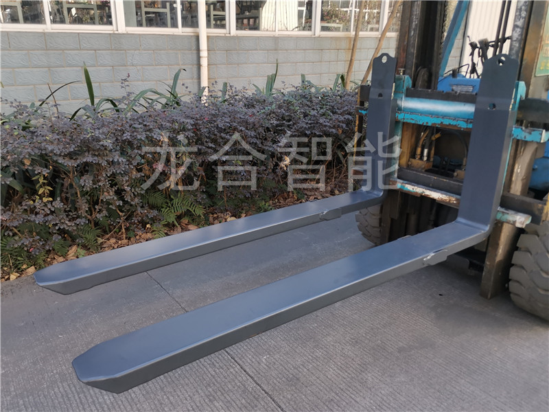 龙合智能：伸缩叉