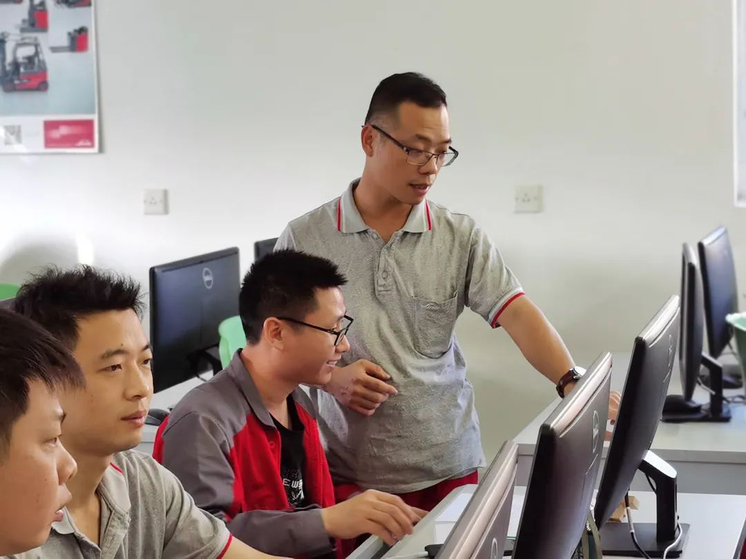 精工细作一丝不苟，帮教传带培育新人