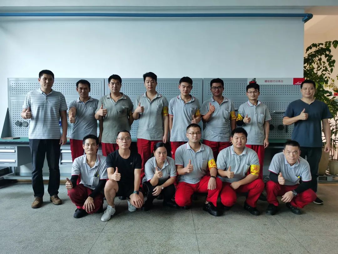精工细作一丝不苟，帮教传带培育新人