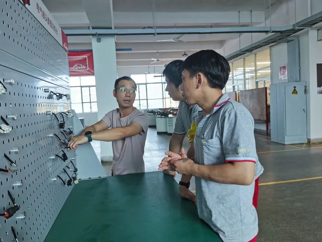精工细作一丝不苟，帮教传带培育新人