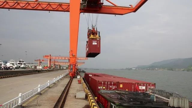 “杭叉号”海河联运班轮成功首航，又一精品航线“金名片”