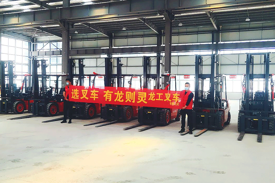 交机时刻丨龙工叉车批量交付知名电商仓储中心