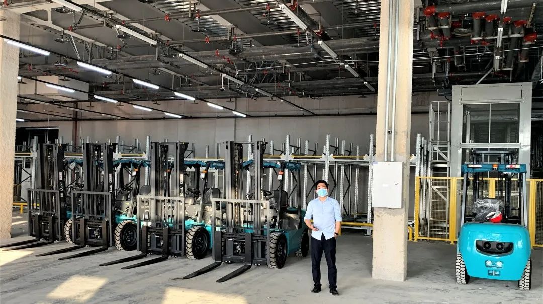 强大源于内“芯”，宝骊新一代锂电叉车批量交付国家级物资储备基地
