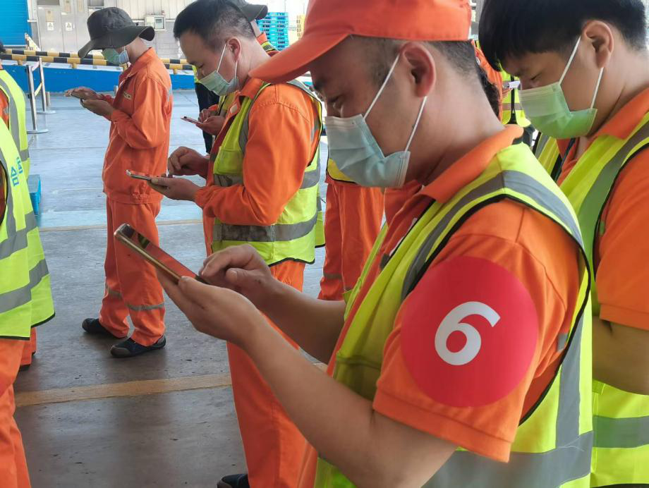 穿针引线，投篮运球……伊利这场叉车“大比武”，太燃了！