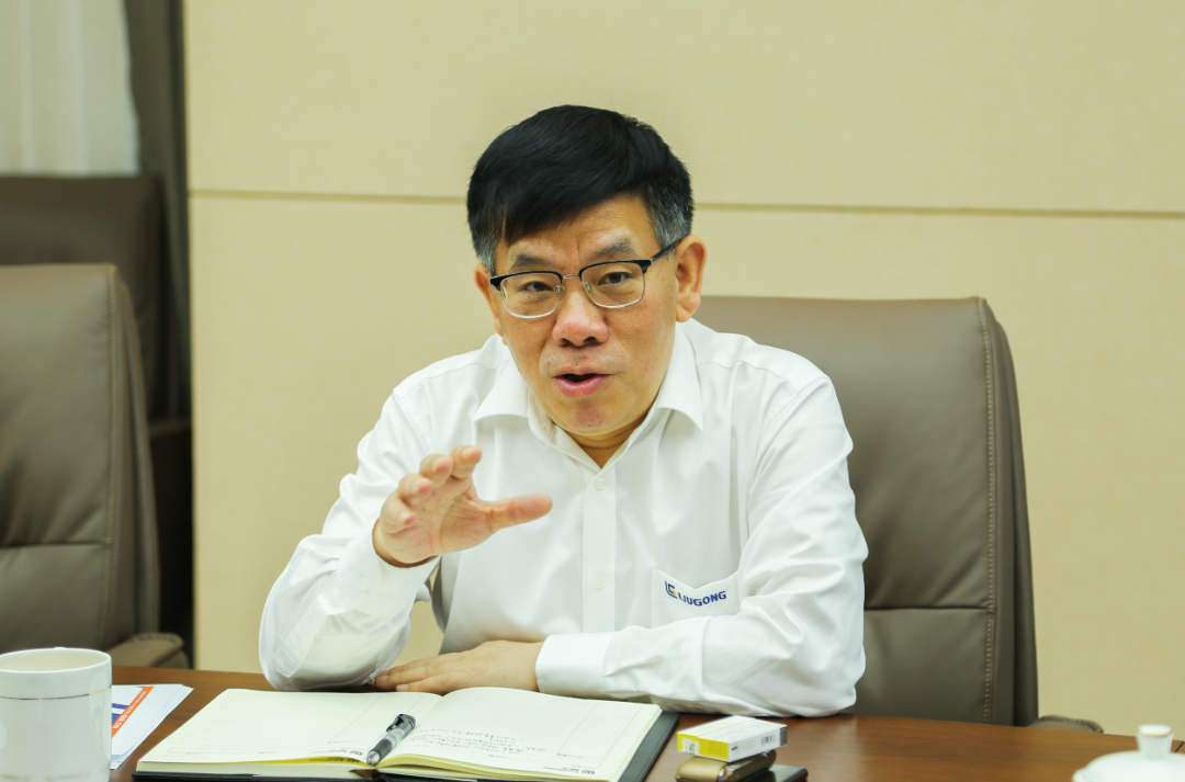 柳工股份曾光安董事长一行莅临佛朗斯交流、指导！