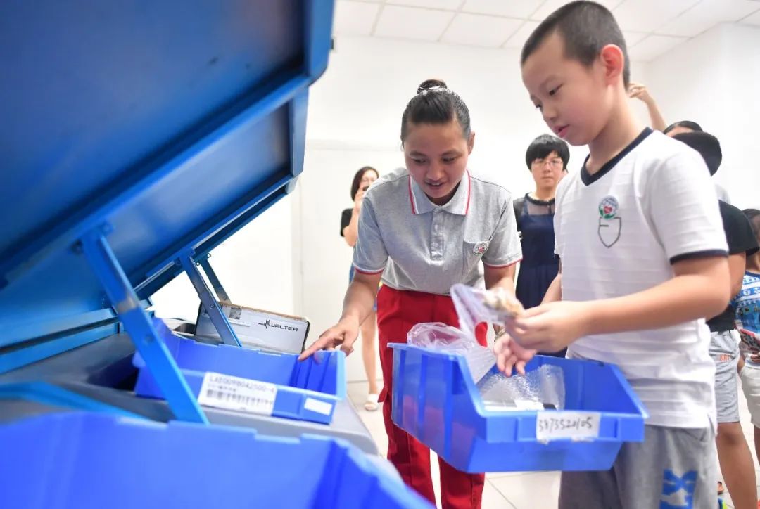 凯傲环保志愿者携手儿童铸就绿色未来