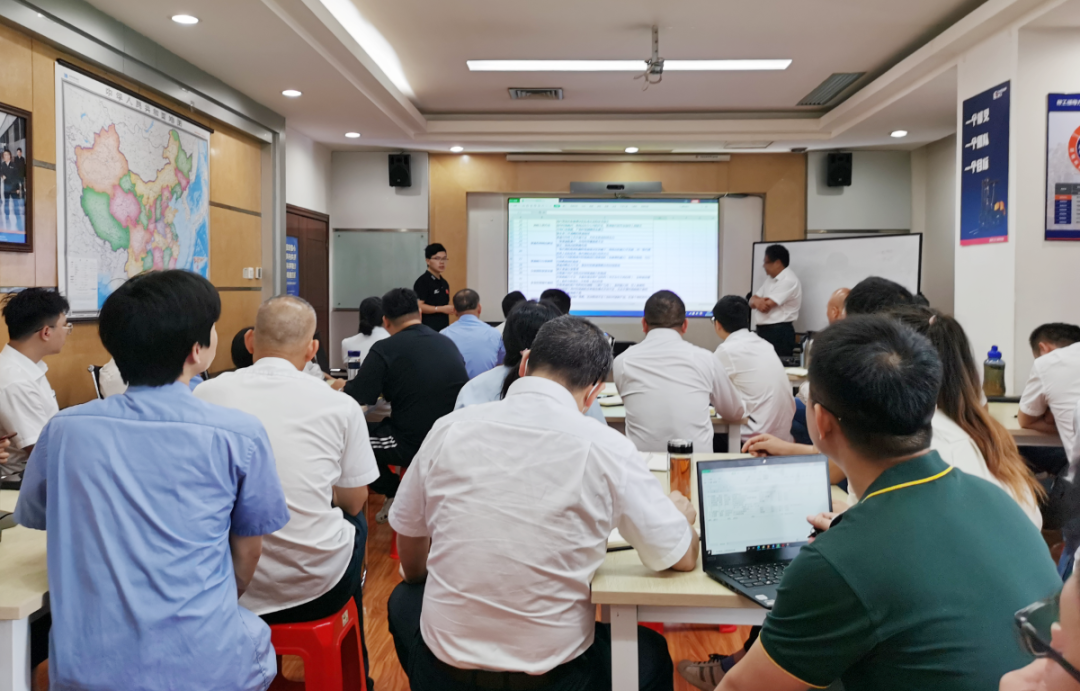 聚焦战略，深化变革——柳工叉车举行国内营销变革研讨会