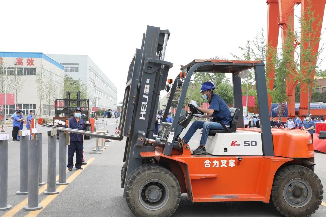 叉车技能大比武 展现工匠新风采｜济南轨道交通集团举办第二届叉车技能比武大赛