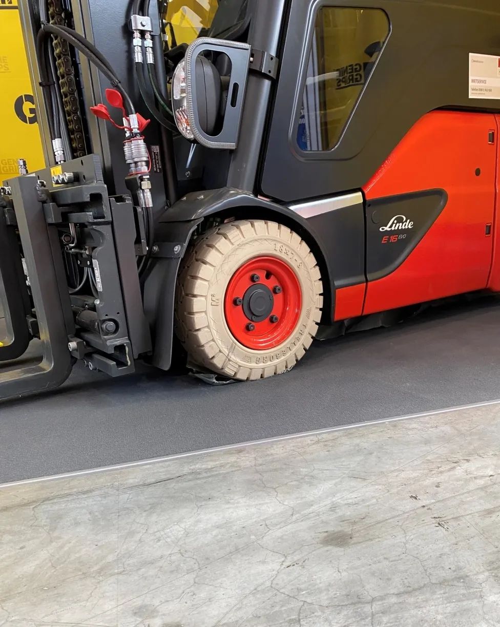 特瑞堡于 LogiMAT 2022 展示其最新的物料搬运轮胎解决方案