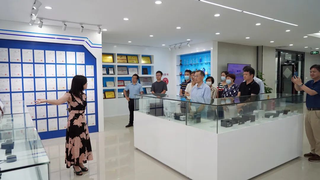 校企合作再添新伙伴！镭神智能与广州城市理工学院共建研究生实践基地