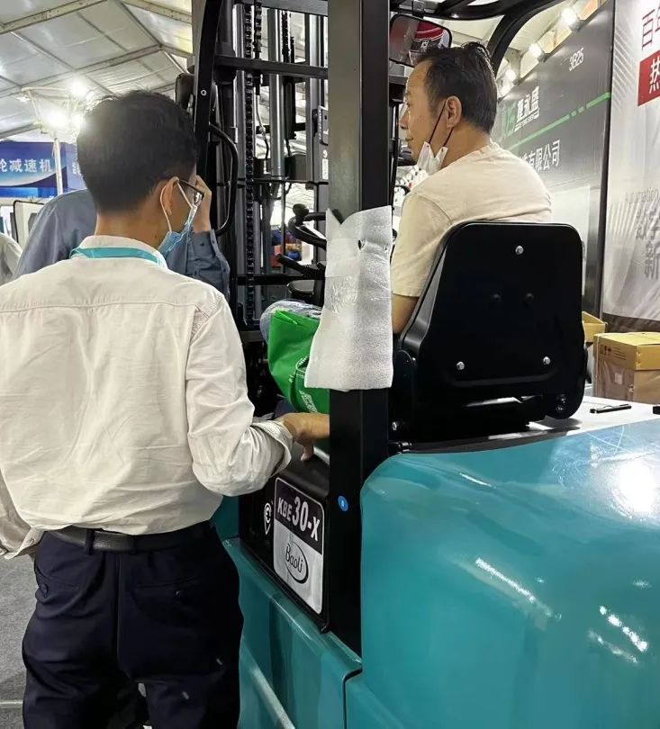 展会直击|宝骊叉车实力抢镜2022临沂木博会