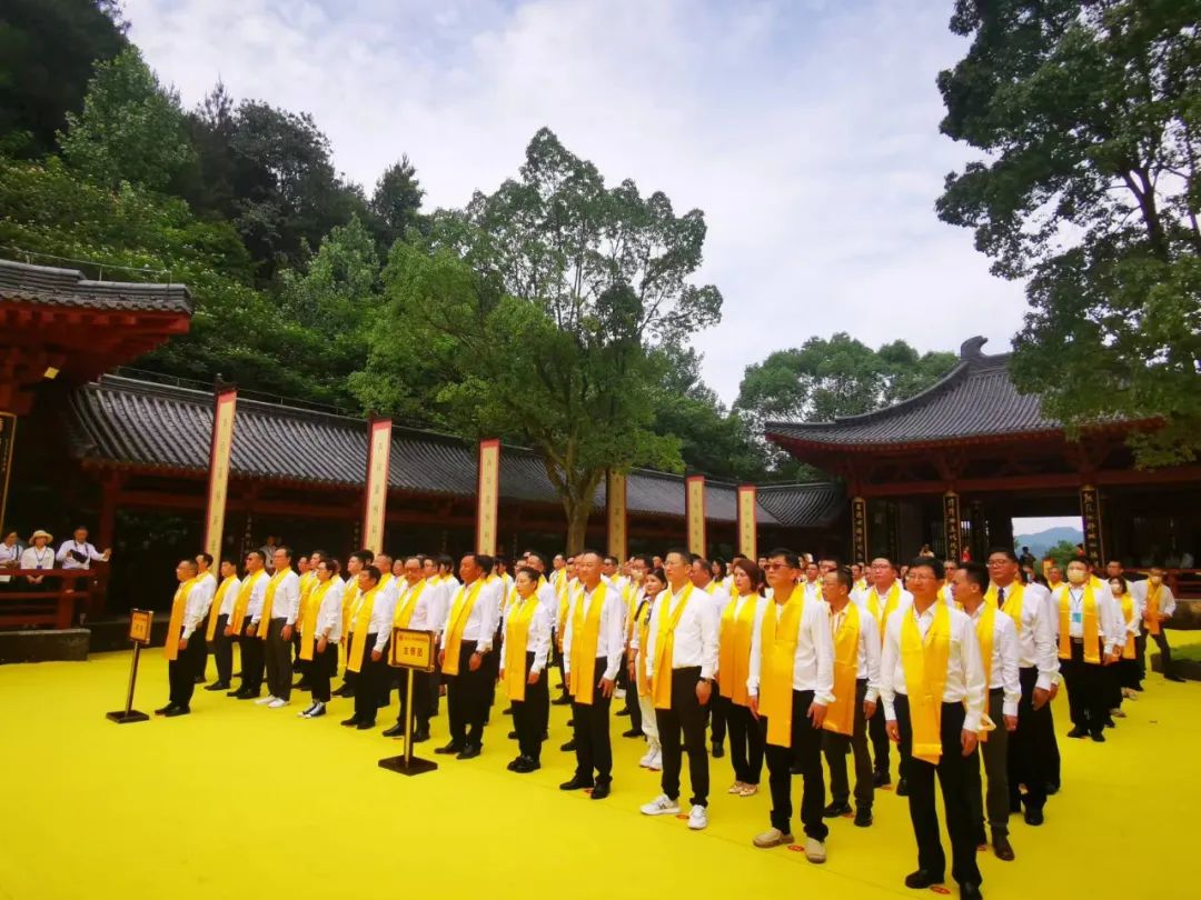 冲破黑暗，便是阳光灿烂
