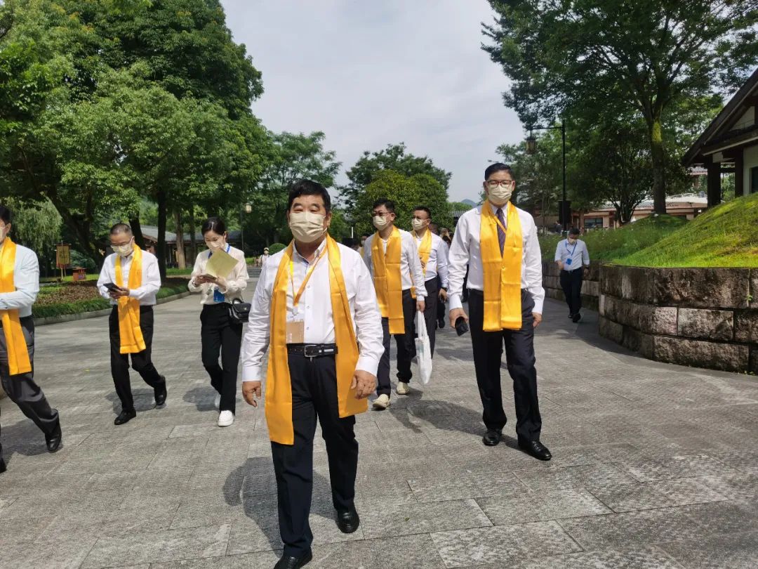 冲破黑暗，便是阳光灿烂