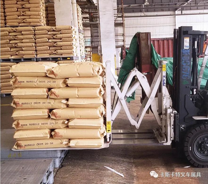 卡斯卡特叉车属具在袋装货物搬运的应用