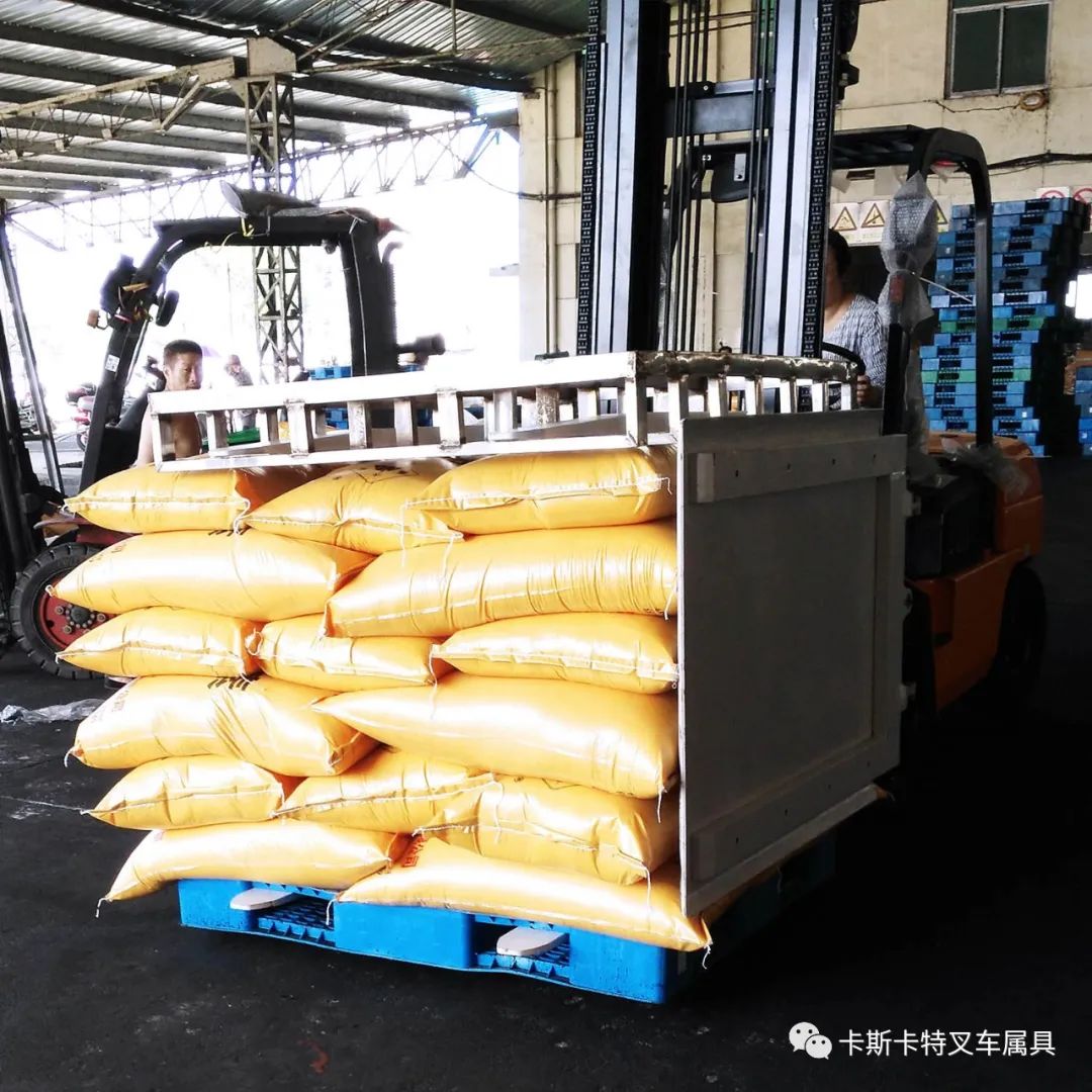 卡斯卡特叉车属具在袋装货物搬运的应用
