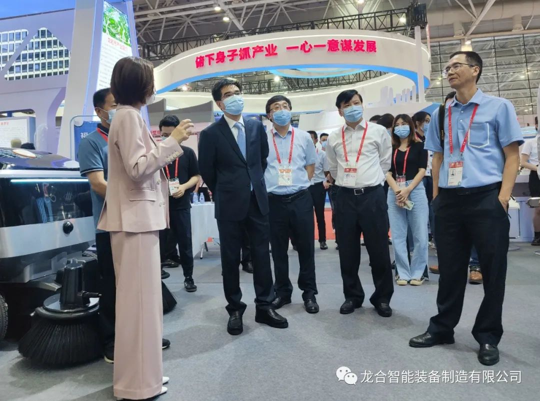 福建省委常委、常务副省长郭宁宁、副省长林文斌莅临6.18海创会龙合智能展位视察指导