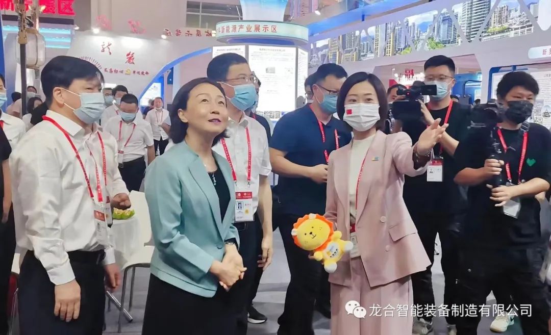 福建省委常委、常务副省长郭宁宁、副省长林文斌莅临6.18海创会龙合智能展位视察指导