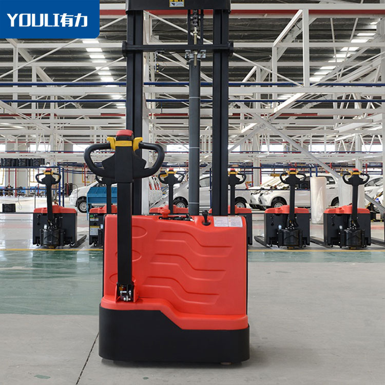 有力全电动1.5吨堆高车带踏板站驾式升降车-托盘堆货堆垛车开票