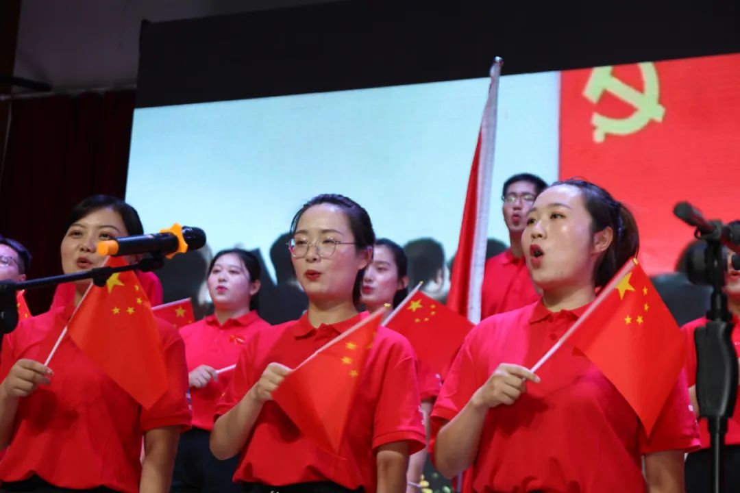 “红歌嘹亮心向党，携手共铸新辉煌”，公司党委举行庆“七一”合唱比赛活动